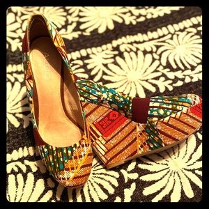 ALDO size 39 wedges.